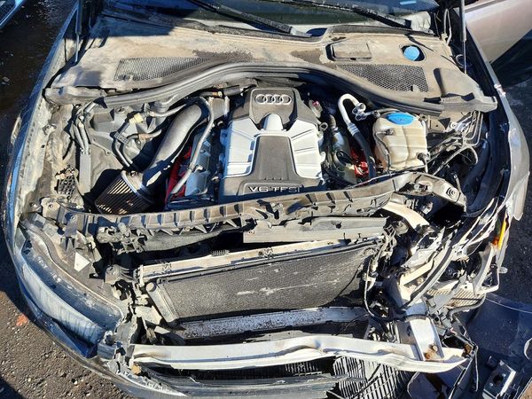 2014 AUDI A6 — Engine bay