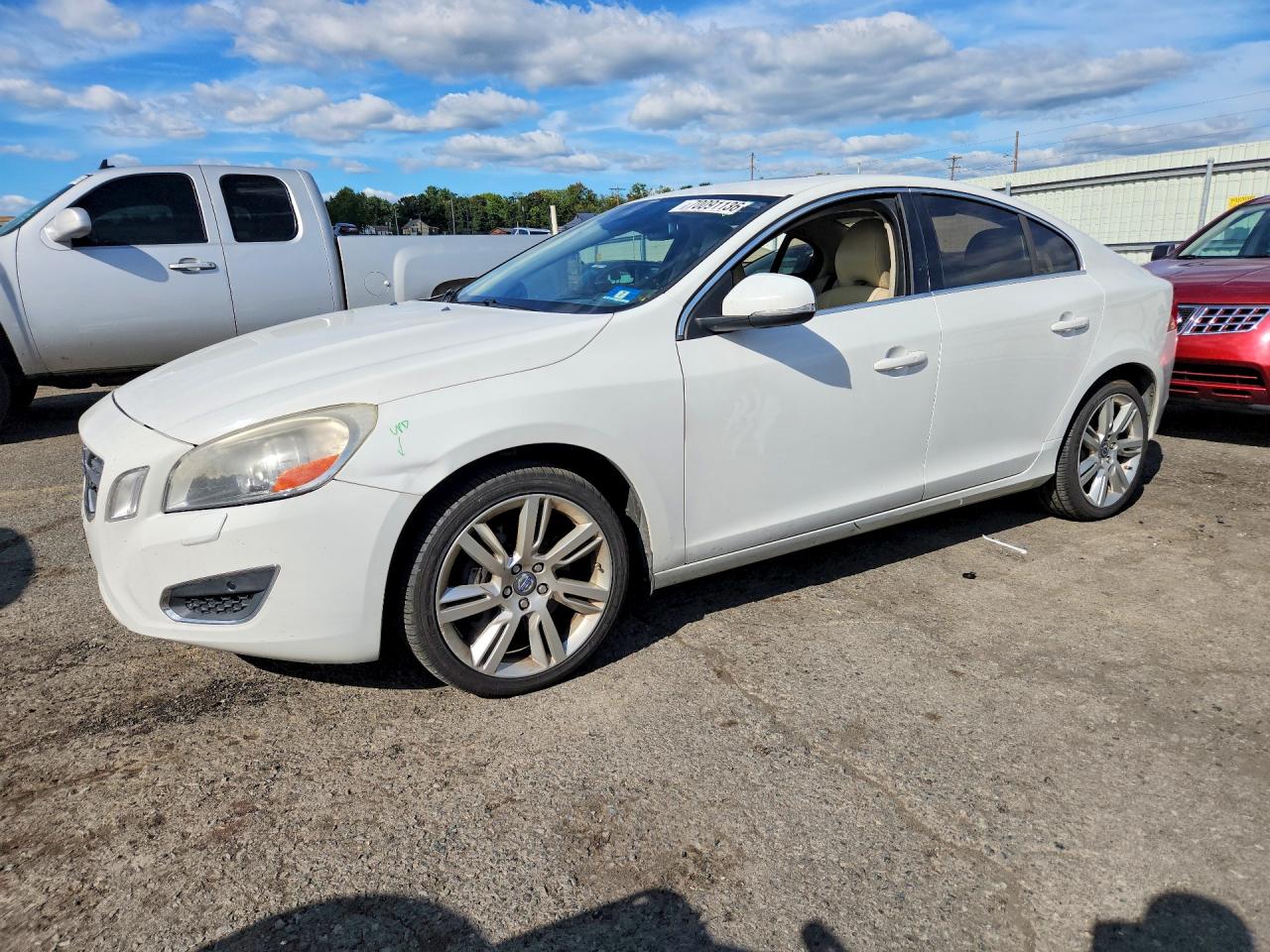 2013 VOLVO S60 — Front 3/4