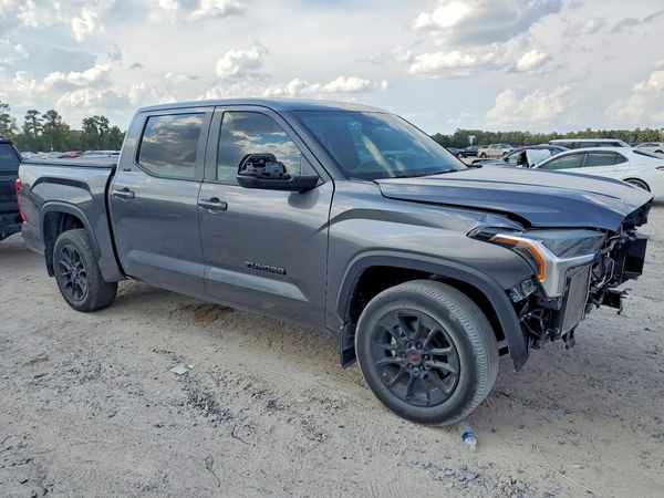 2025 TOYOTA TUNDRA — Passenger 3/4