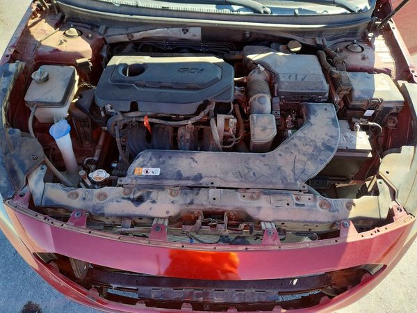 2015 HYUNDAI SONATA SE, ECO — Engine bay