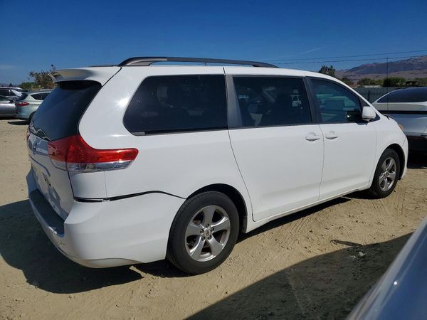 2013 TOYOTA SIENNA — PSRA