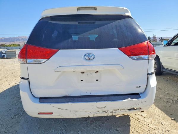 2013 TOYOTA SIENNA — DIRR