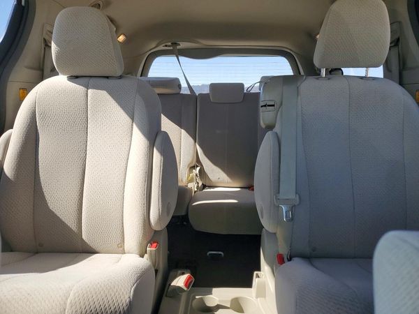 2013 TOYOTA SIENNA — SUVN