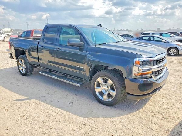 2018 CHEVROLET SILVERADO LT — Passenger 3/4
