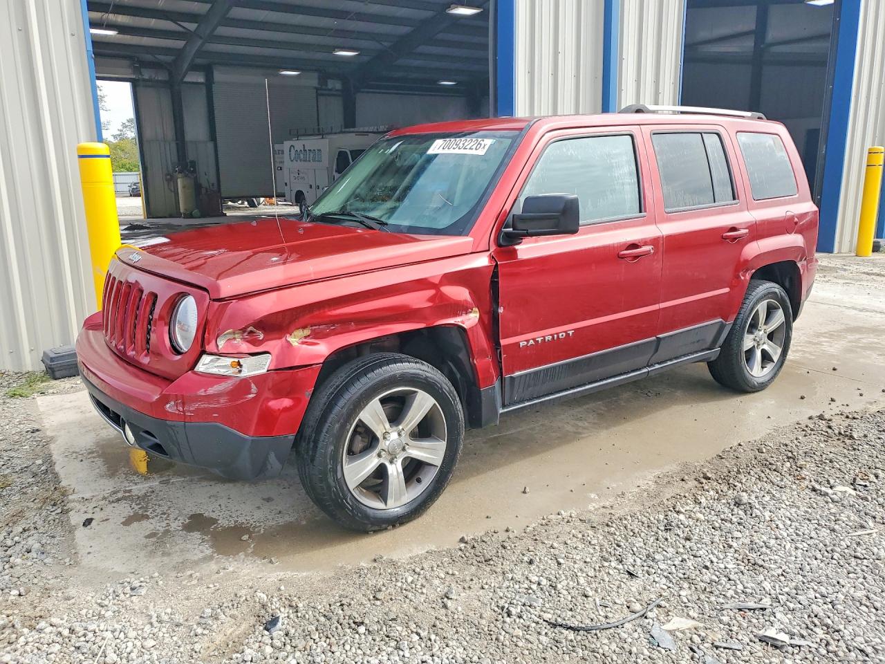 2016 JEEP PATRIOT Latitude — Front 3/4