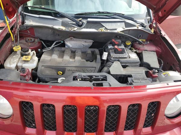 2016 JEEP PATRIOT Latitude — Engine bay