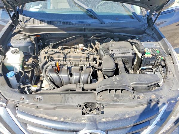 2014 HYUNDAI SONATA GLS/ GLS Popular — Engine bay