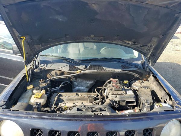 2015 JEEP PATRIOT Sport — Engine bay