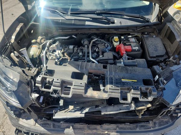 2025 NISSAN KICKS SR — Engine bay