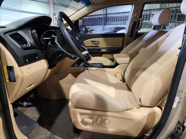 2016 KIA SEDONA LX - Middle-low — DENT