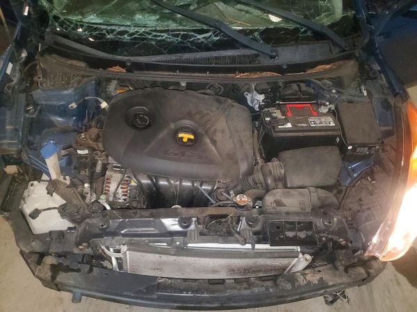 2016 HYUNDAI ELANTRA — Engine bay