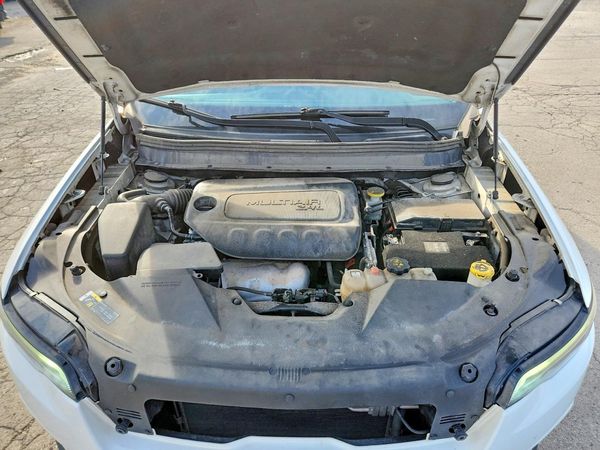 2019 JEEP CHEROKEE Latitude Plus — Engine bay