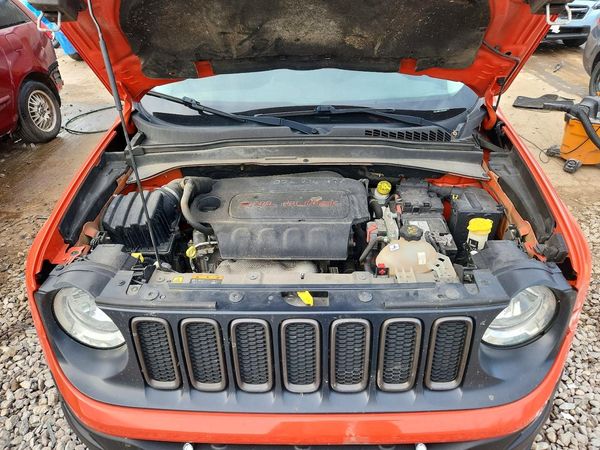 2016 JEEP RENEGADE — Engine bay