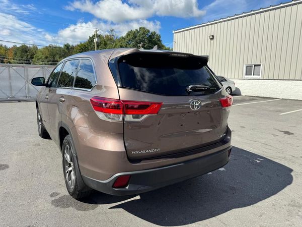 2017 TOYOTA HIGHLANDER LE/LE Plus