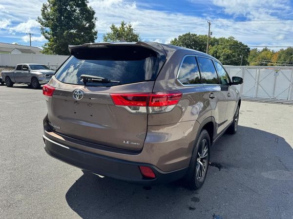 2017 TOYOTA HIGHLANDER LE/LE Plus