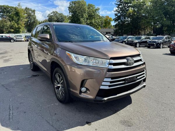 2017 TOYOTA HIGHLANDER LE/LE Plus