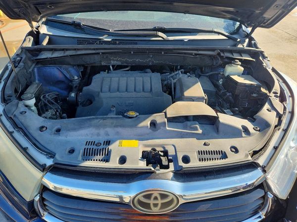 2015 TOYOTA HIGHLANDER Base/Hybrid — Engine bay