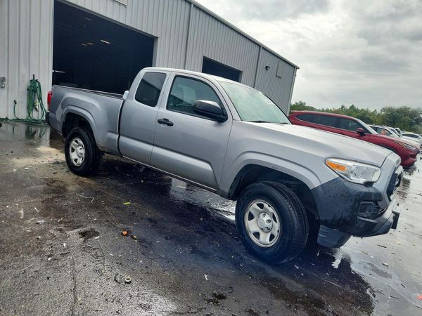 2020 TOYOTA TACOMA SR5 — Passenger 3/4