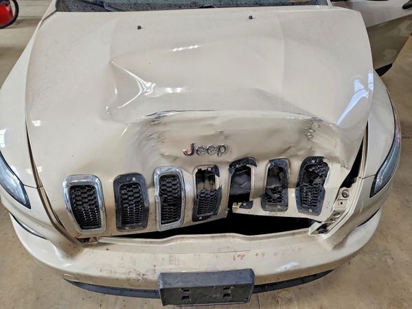 2015 JEEP CHEROKEE Sport — Engine bay