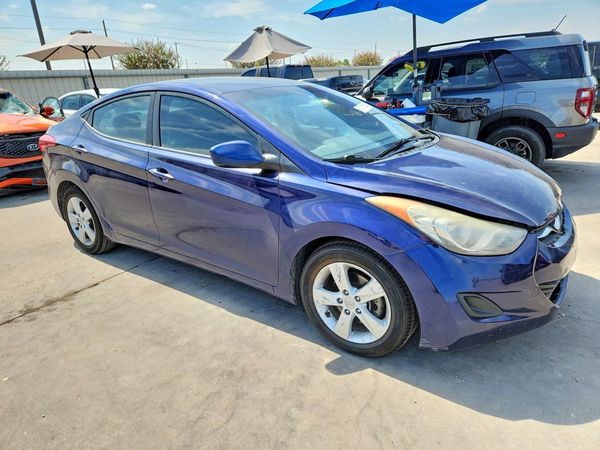 2013 HYUNDAI ELANTRA — Passenger 3/4