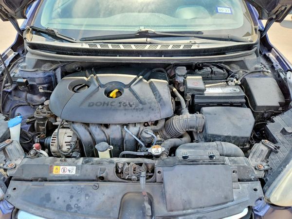 2013 HYUNDAI ELANTRA — Engine bay