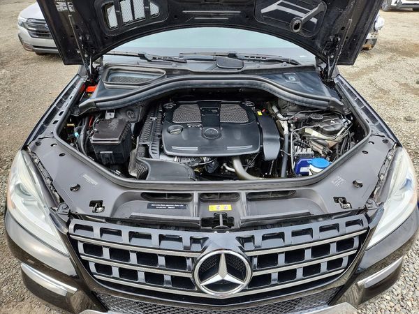 2015 MERCEDES-BENZ ML ML350 — Engine bay