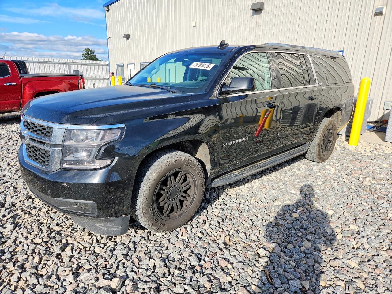 2016 CHEVROLET SUBURBAN LS — Front 3/4