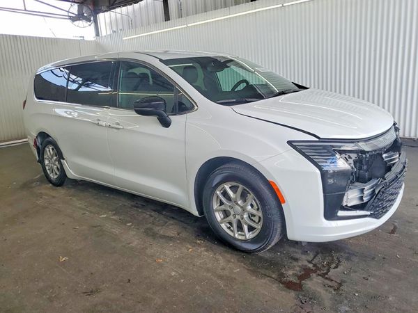 2027 CHRYSLER PACIFICA Select — Passenger 3/4
