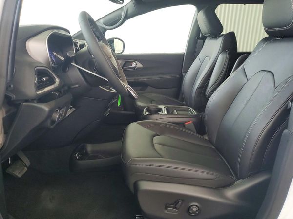 2027 CHRYSLER PACIFICA Select — DENT