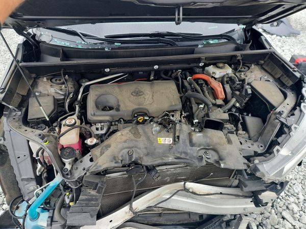 2019 TOYOTA RAV4 XSE HV 4WD — Engine bay