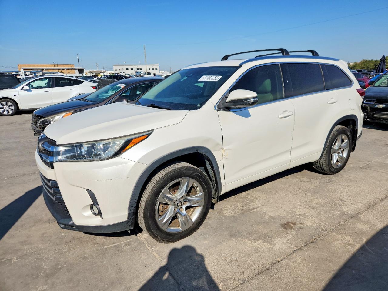 2018 TOYOTA HIGHLANDER Ltd/Ltd Platinum — Front 3/4