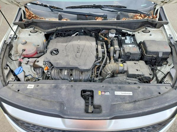 2025 KIA SPORTAGE LX — Engine bay