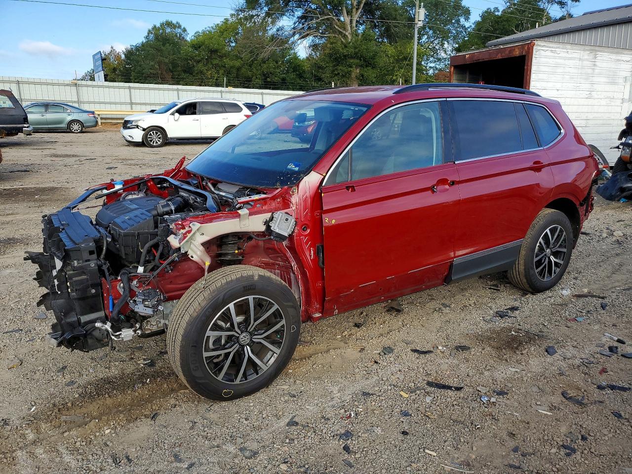2021 VOLKSWAGEN TIGUAN — Front 3/4