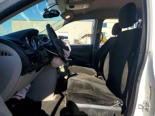 2016 DODGE GRAND CARAVAN SE — DENT