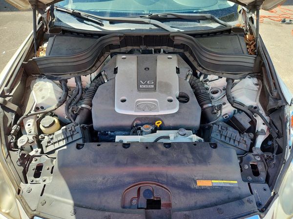 2016 INFINITI QX50 — Engine bay