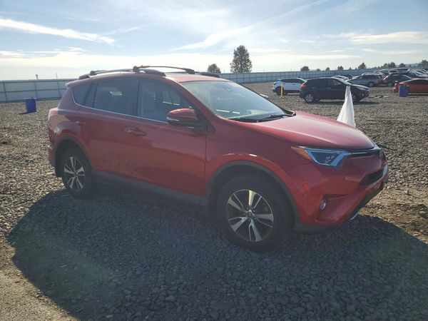 2017 TOYOTA RAV4 XLE — Passenger 3/4