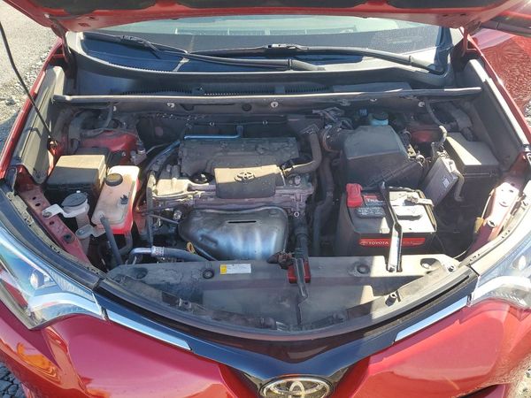 2017 TOYOTA RAV4 XLE — Engine bay