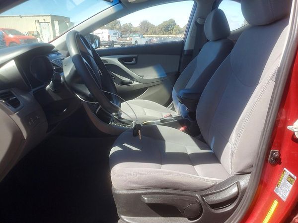 2016 HYUNDAI ELANTRA — DENT