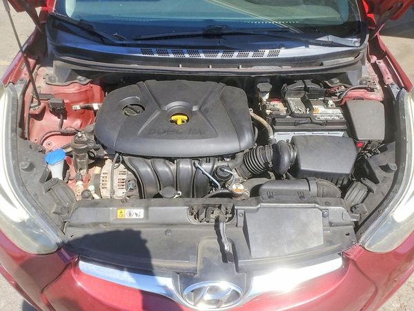 2016 HYUNDAI ELANTRA — Engine bay