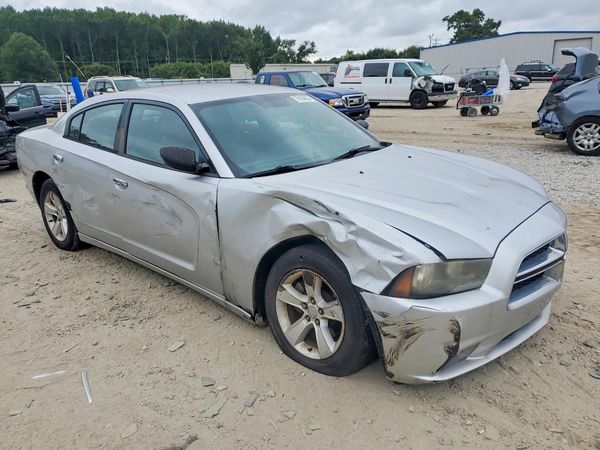 2012 DODGE CHARGER SE — Passenger 3/4