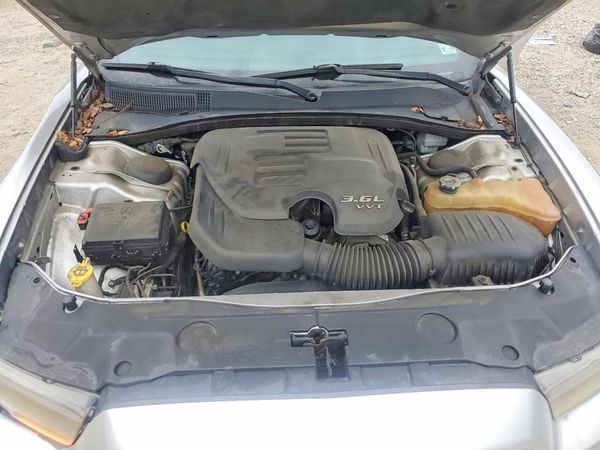 2012 DODGE CHARGER SE — Engine bay