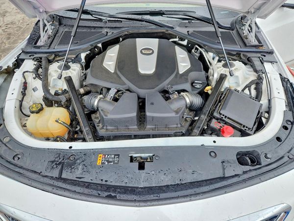 2016 CADILLAC CT6 Platinum — Engine bay