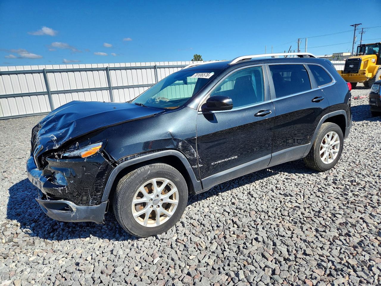 2015 JEEP CHEROKEE Latitude — Front 3/4