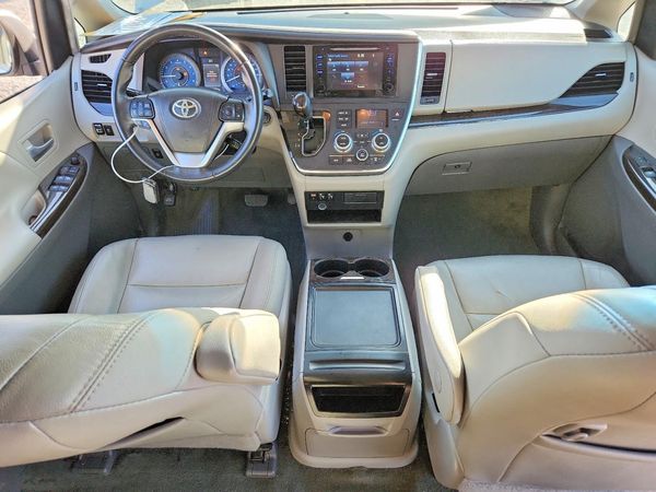 2017 TOYOTA SIENNA — CKPT