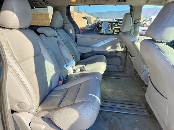2017 TOYOTA SIENNA — PSRS
