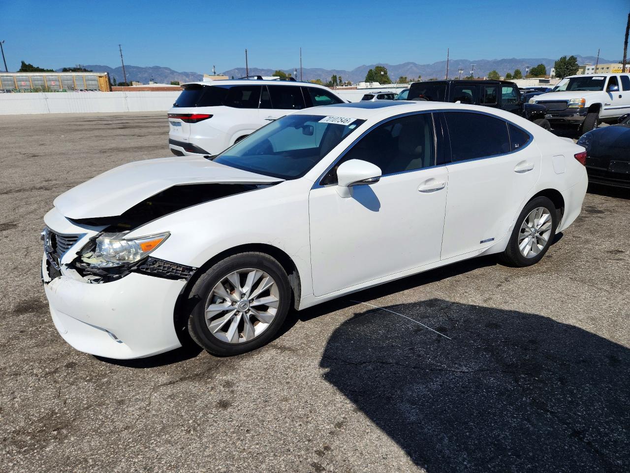 2014 LEXUS ES 300h — Front 3/4
