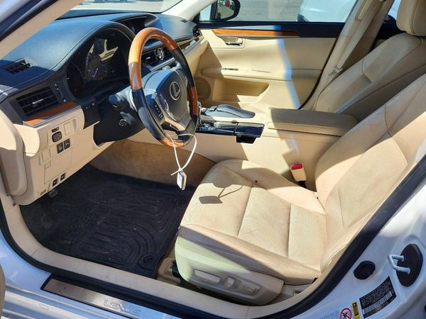 2014 LEXUS ES 300h — DENT
