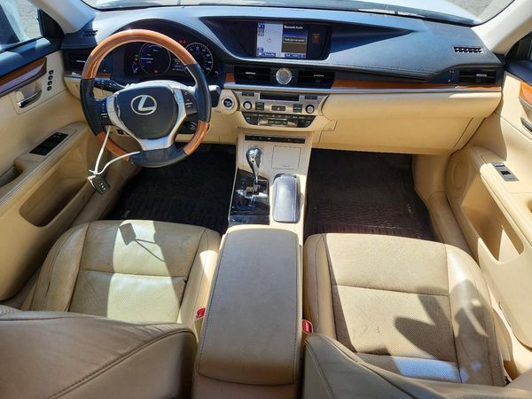 2014 LEXUS ES 300h — CKPT