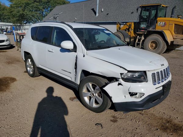 2015 JEEP COMPASS Latitude — Passenger 3/4