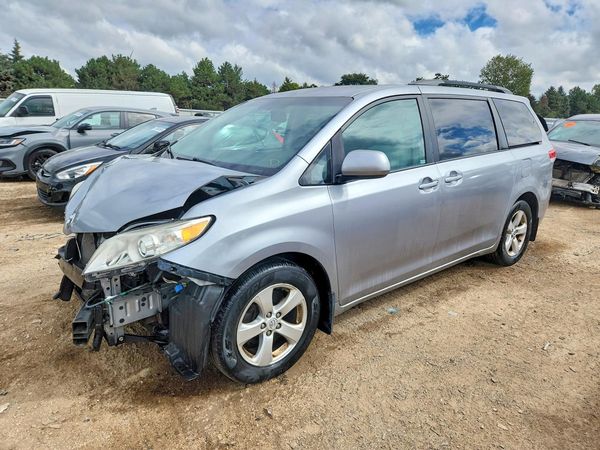 2014 TOYOTA SIENNA — DSFA — Front 3/4